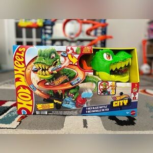 Hot Wheels Diecast City T-Rex Blaze Battle Playset - Dinosaur Nemesis